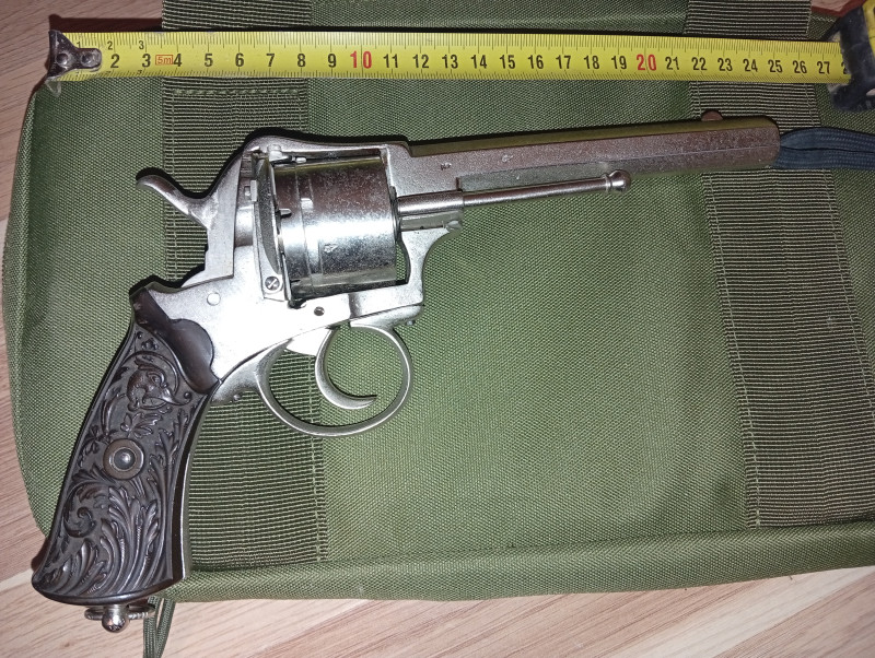 Revolver 