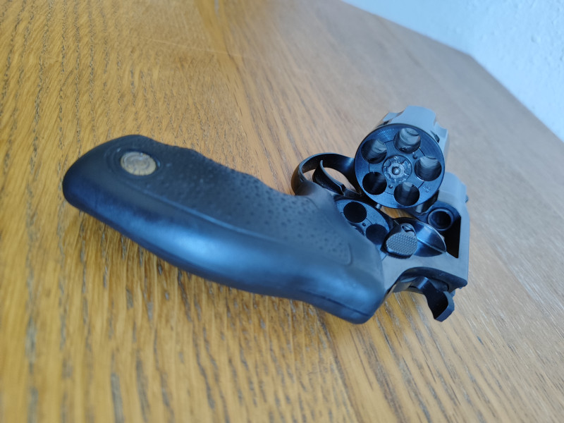 Taurus 85S