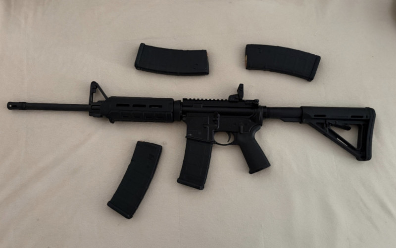samonabíjecí pušku Ruger AR-556 MOE 16,1