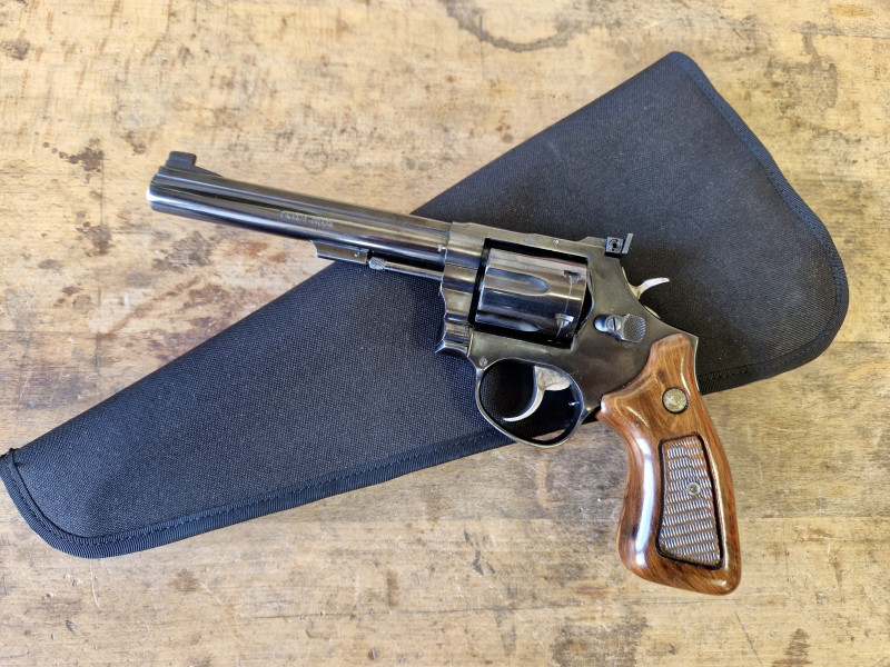 Taurus 96 ráže 22 LR s pouzdrem