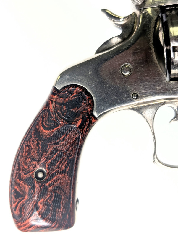 Smith Wesson .38 - dvojčinný revolver - US