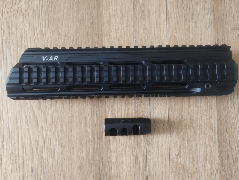 Předpažbí V-AR, úsťová brzda V-AR