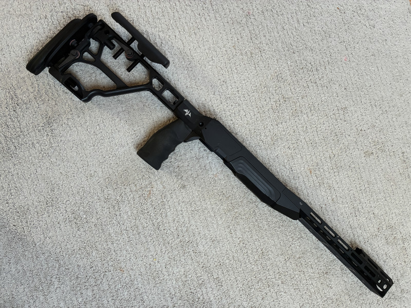 Pažba AKILA Blaser R8 se systémem 