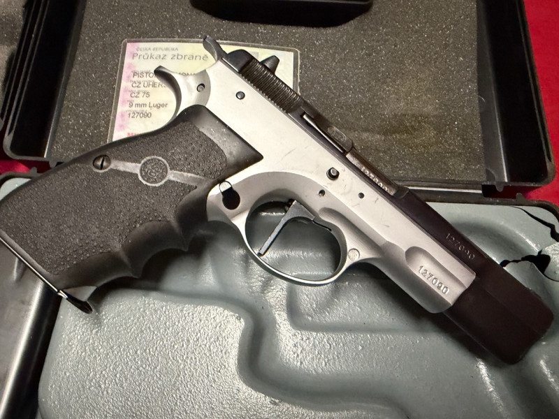 CZ 75 9mm luger + Kadet .22LR