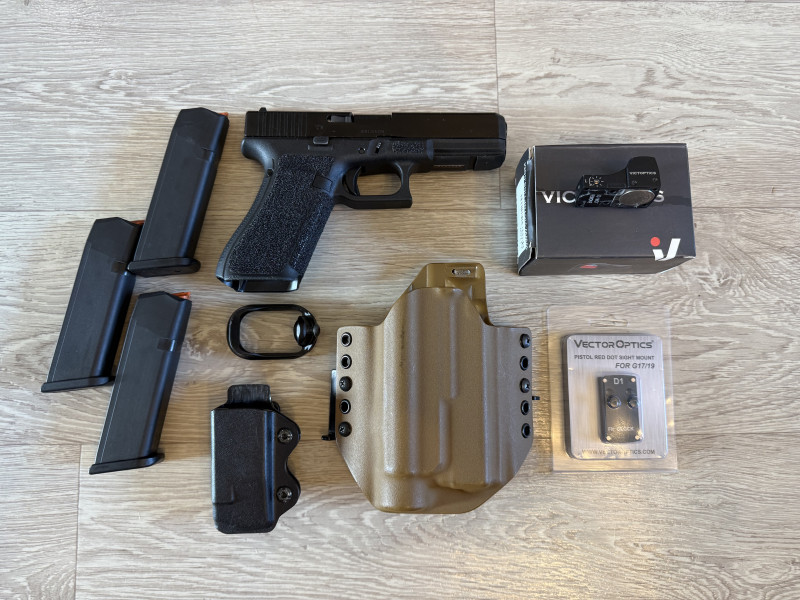 Glock 17 5. Gen + příslušenství