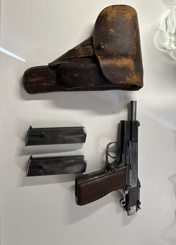 FN HP35 s pouzdrem