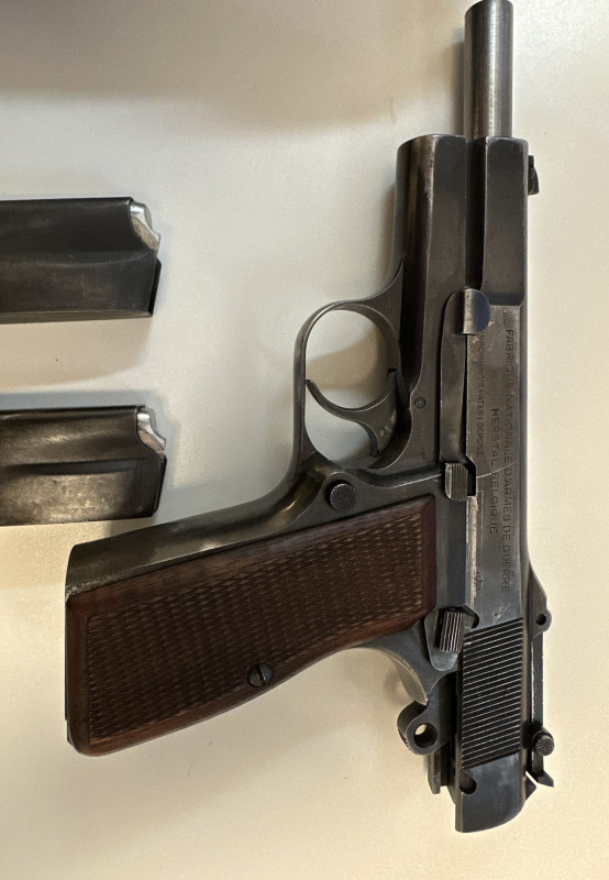 FN HP35 s pouzdrem