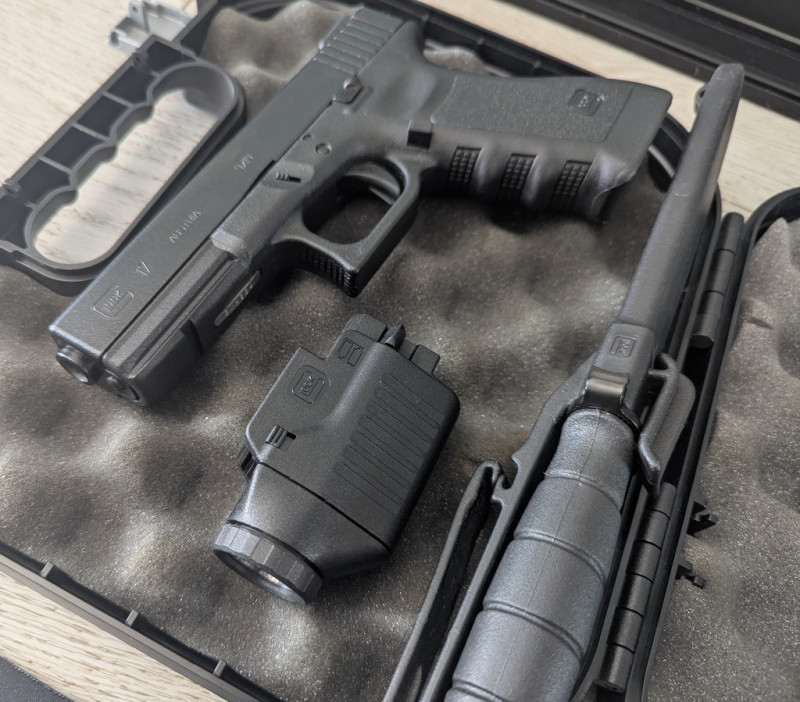 GLOCK 17 generace 3, svítilna, origo obal, nůž