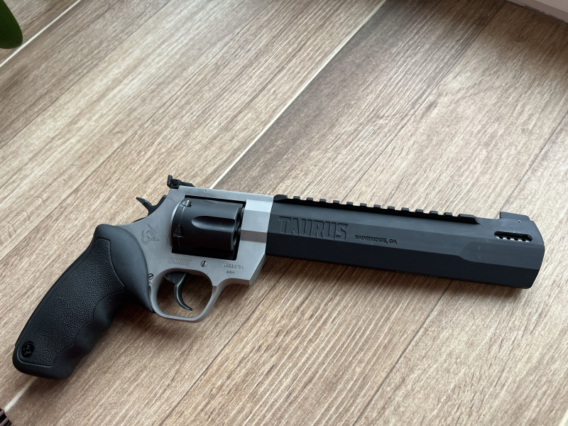 Taurus Raging Hunter 8,37’’ 44 rem mag