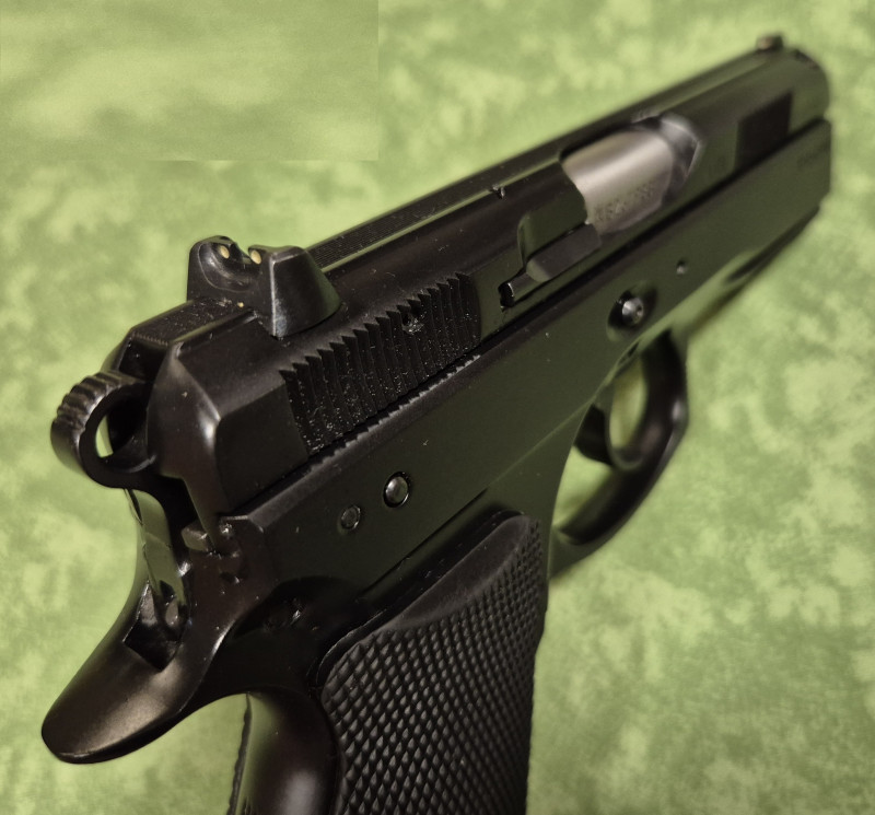 CZ 75D Compact 9 Luger +2 zásobníky, dřevěné pažbičky, atd.