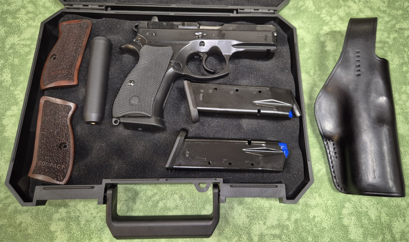 CZ 75D Compact 9 Luger +2 zásobníky, dřevěné pažbičky, atd.