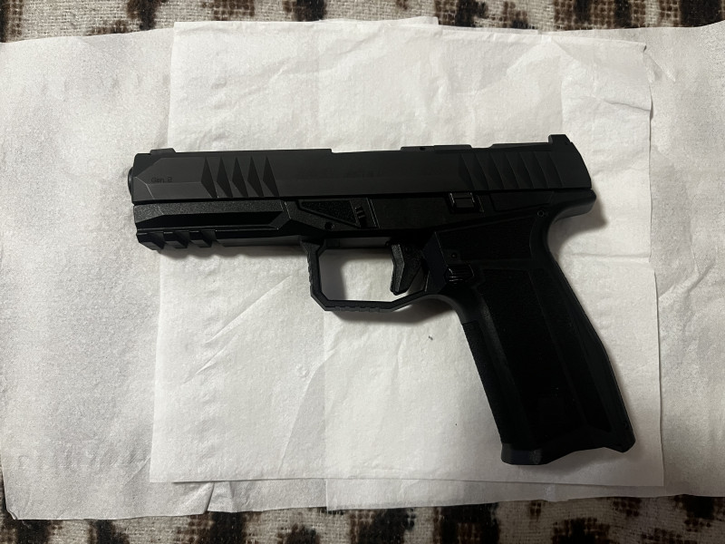 samonabíjecí pistoli Arex Delta L Gen. 2, Czech edition