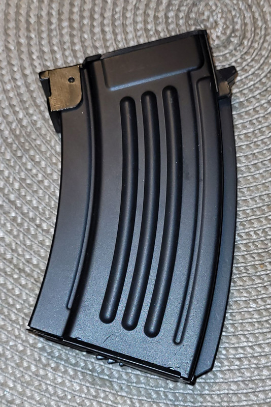 Airsoft veci - Elektrika M4, AK zasobnik, AK bocni montaz