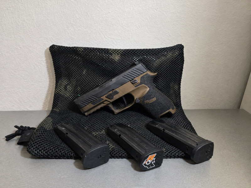 Sig Sauer P320 compact s příslušenstvím
