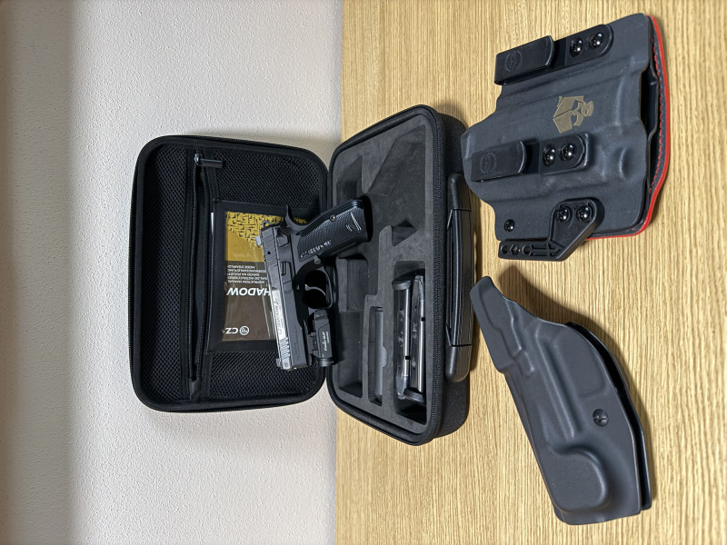 CZ Shadow 2 Compact + svítilna Fenix + 2x pouzdro