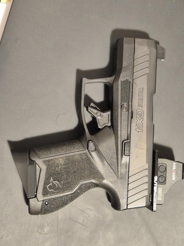 P: Taurus GX4 9mm Luger