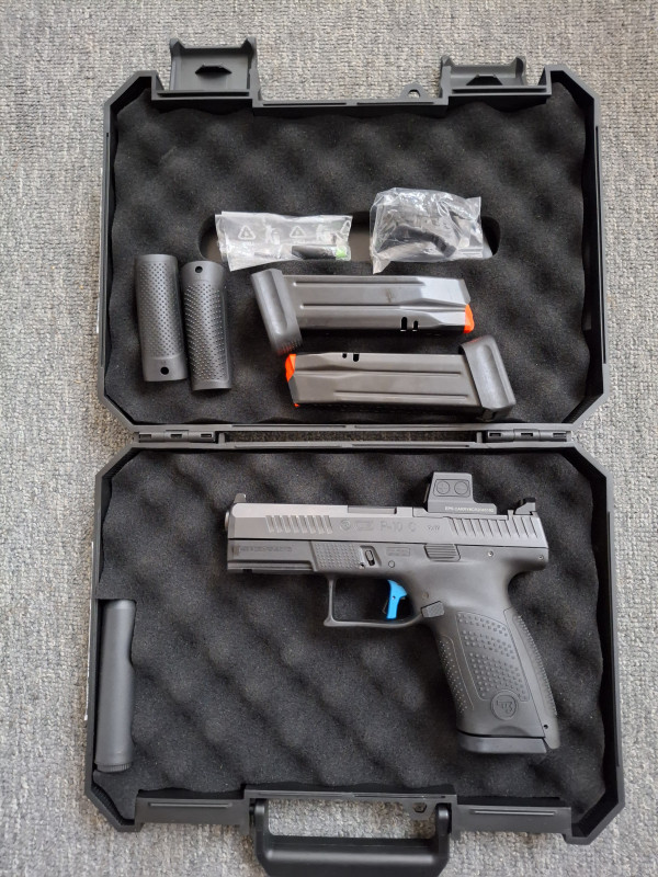 CZ P10C OR + kolimátor a pouzdra
