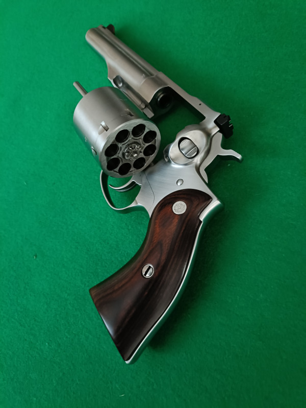 Ruger Redhawk 357 Mg  5,5 palce ,8 ran.
