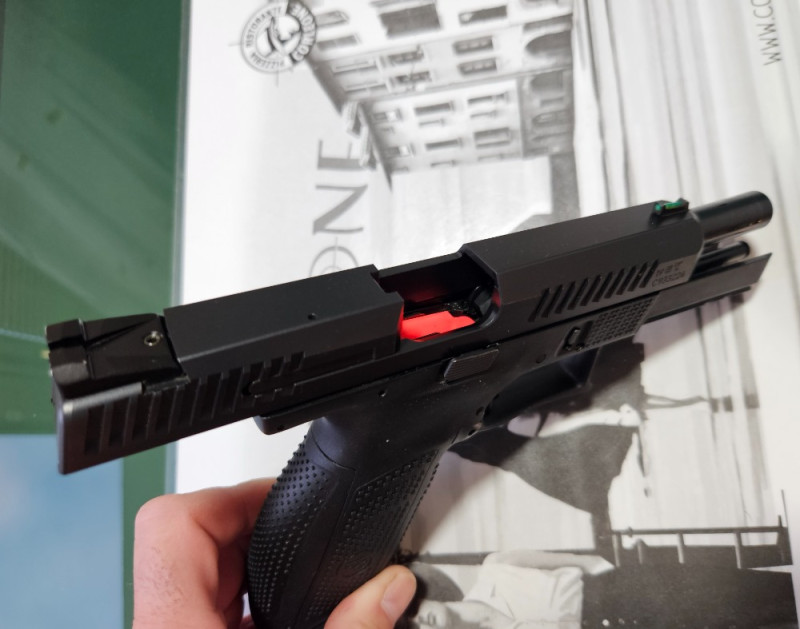 CZ  P 10F perfektní stav .