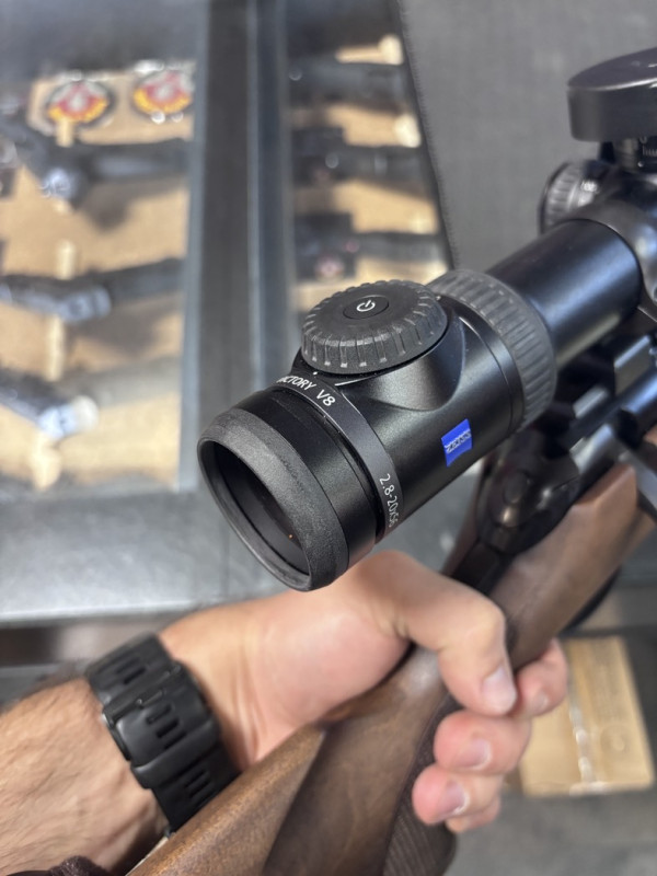  Rössler Titan 6 Lux se zařízením Zeiss Victory V8