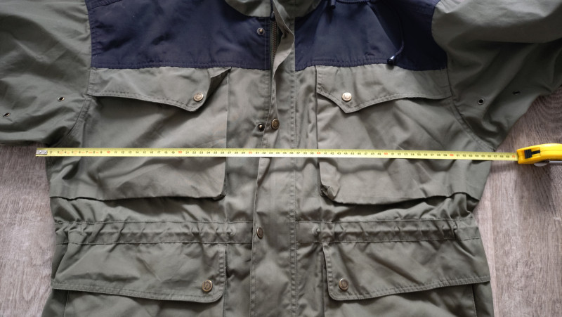 Fjällräven bunda, šířka 67cm, délka 77cm
