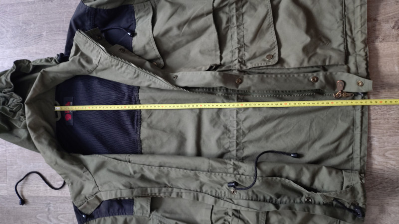 Fjällräven bunda, šířka 67cm, délka 77cm