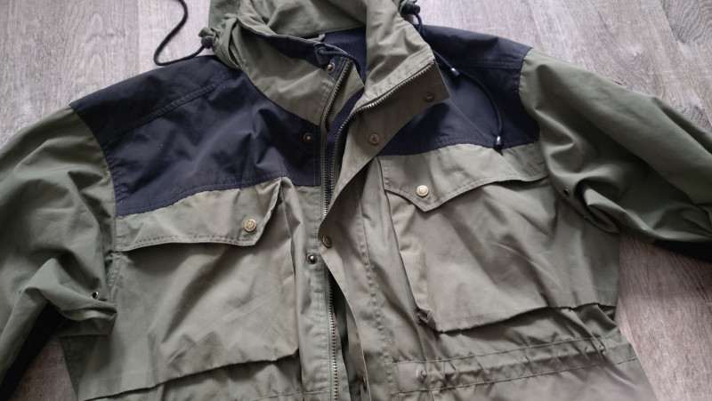 Fjällräven bunda, šířka 67cm, délka 77cm
