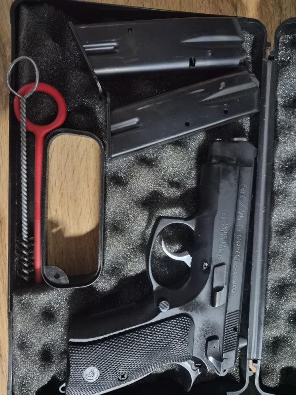 ČZ75 compact D