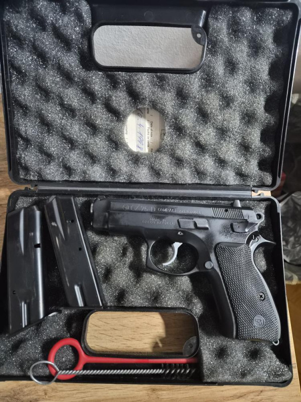 ČZ75 compact D