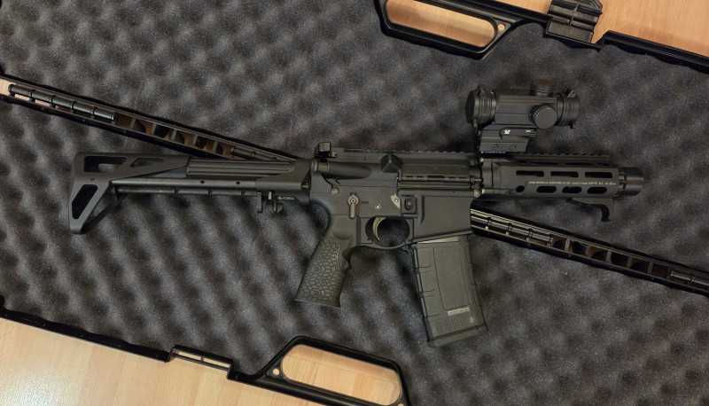 Daniel Defense DDM4 PDW + kolimátor + náboje