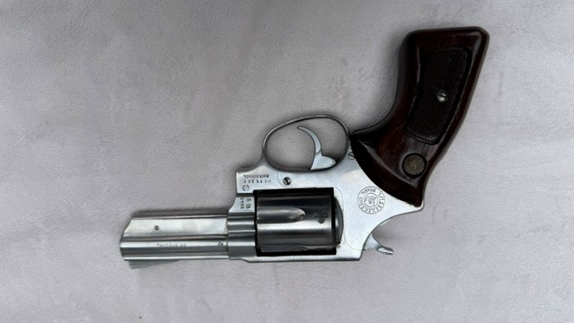REVOLVER TAURUS vzor 85 ráže 38 Speciál