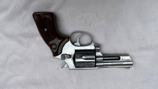 REVOLVER TAURUS vzor 85 ráže 38 Speciál
