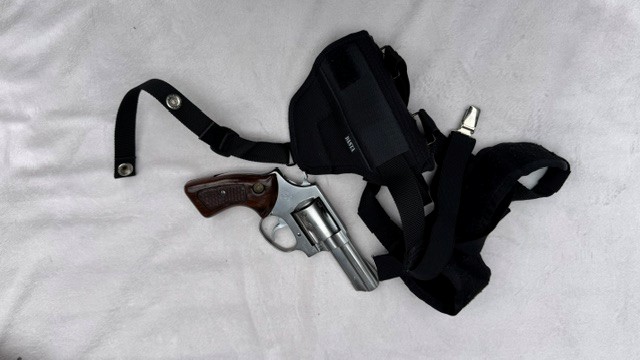 REVOLVER TAURUS vzor 85 ráže 38 Speciál