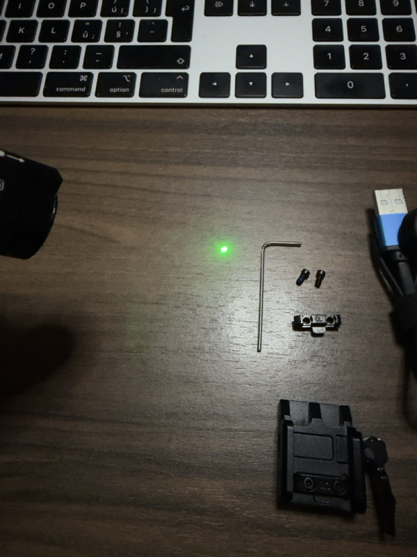 OLIGHT BALDR MINI 600lm s zeleným laserem