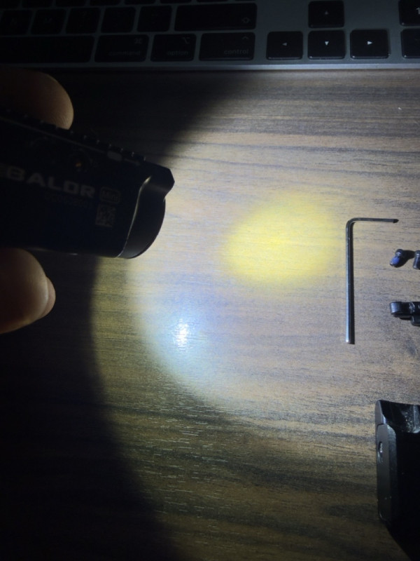 OLIGHT BALDR MINI 600lm s zeleným laserem