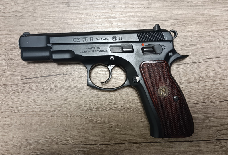 Prodám CZ 75 B omega.