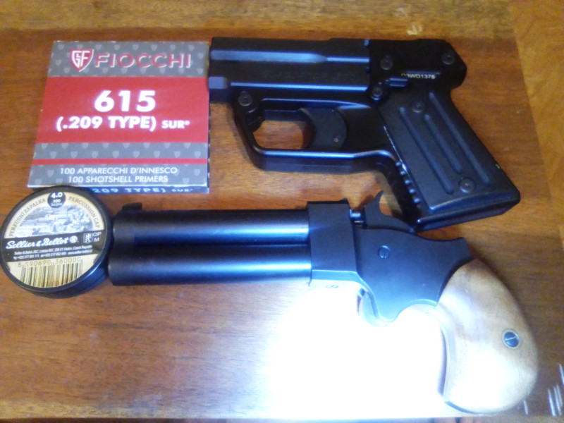 Prodej 2 černoprachových pistolí