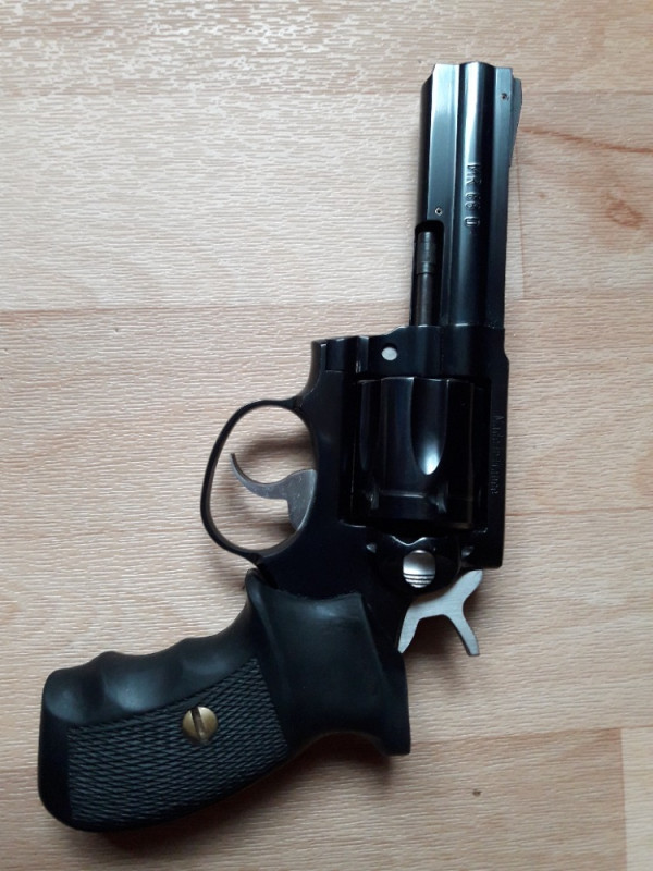 revolver MANURHIN 88 D, hlaveň 4“, ráže 9mm Luger