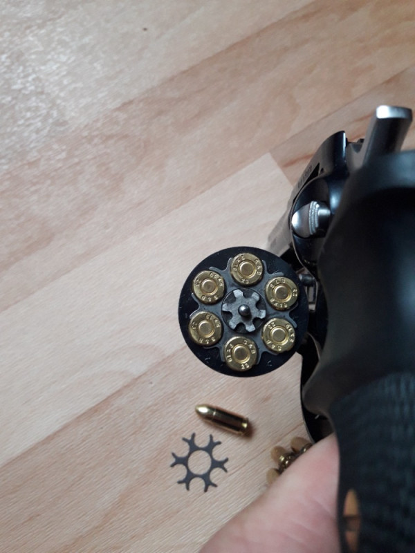 revolver MANURHIN 88 D, hlaveň 4“, ráže 9mm Luger