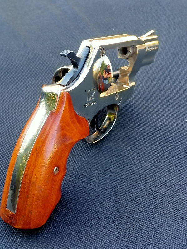 Plynový revolver Holek