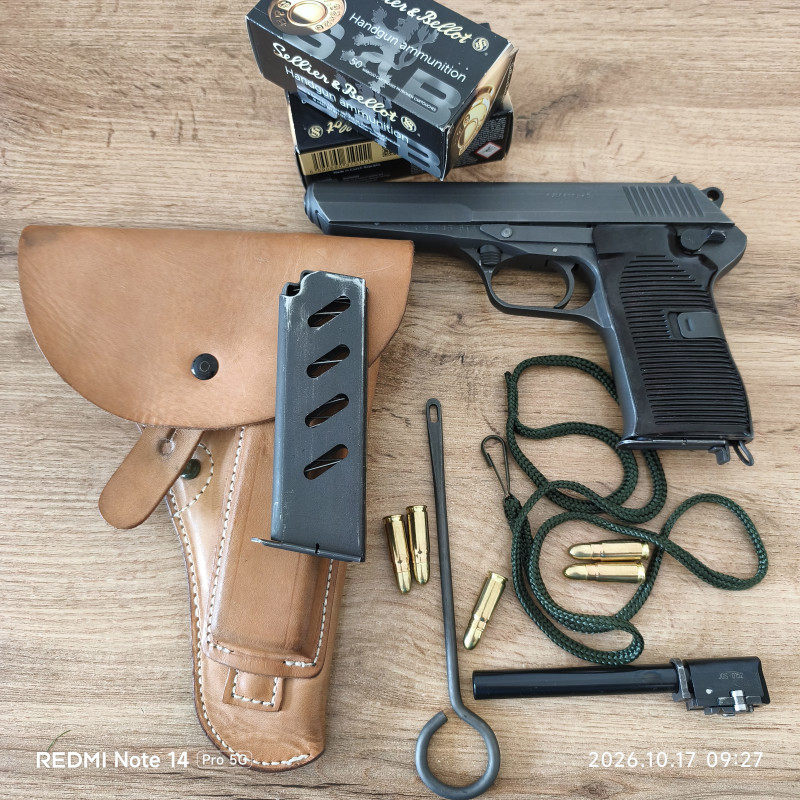 Samonabíjecí pistole vz-52 ráže 7.62×25+ hlaveň 9 mm Luger. 