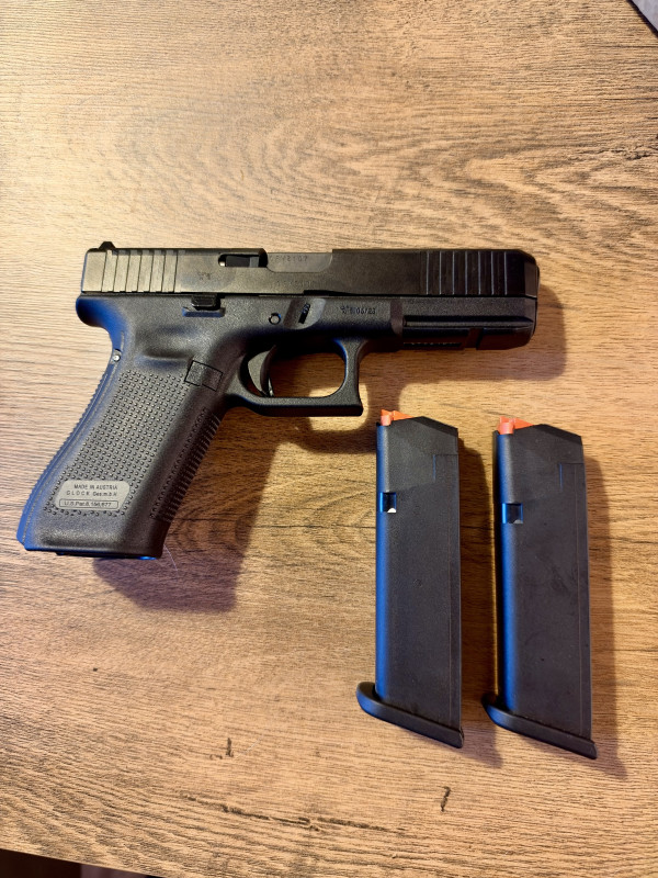 Glock 17 Gen 5 MOS – zánovní + 900 ks střeliva