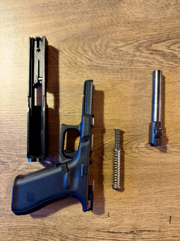 Glock 17 Gen 5 MOS – zánovní + 900 ks střeliva
