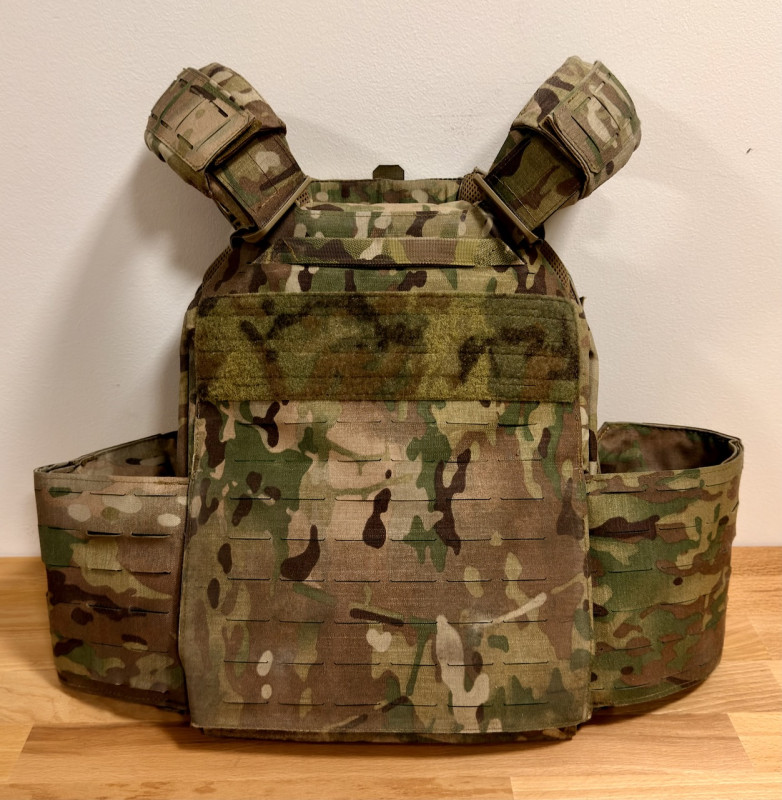 Nosič plátů Combat Systems Sentinel 2.0 Multicam