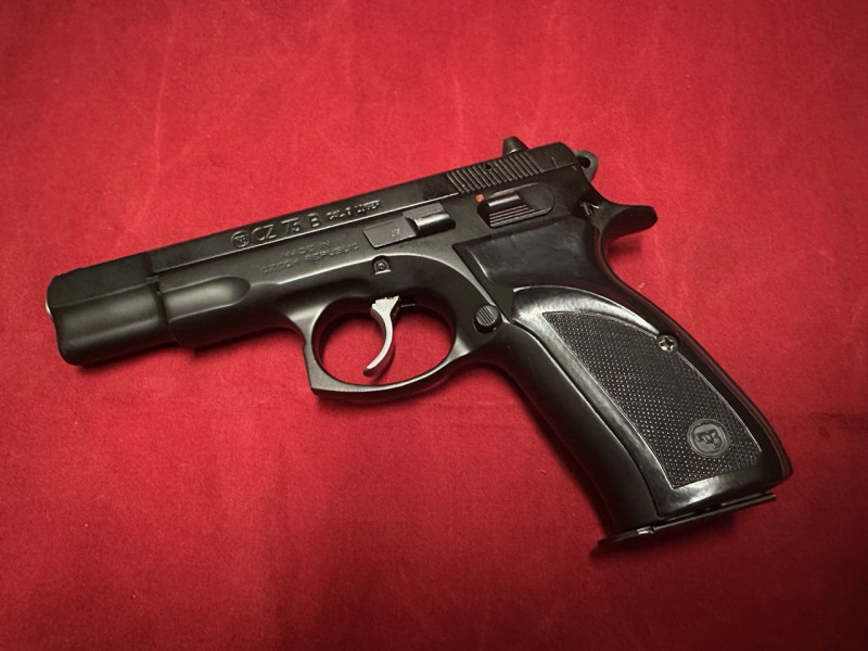 CZ 75 B z roku 1996 s obalem.