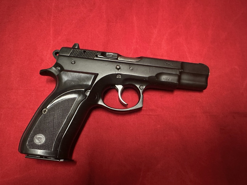 CZ 75 B z roku 1996 s obalem.