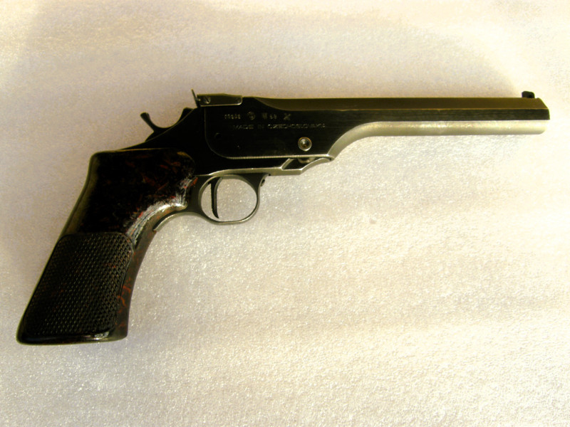 Pistole CHAMPION 22 LR + 4 mm flobert