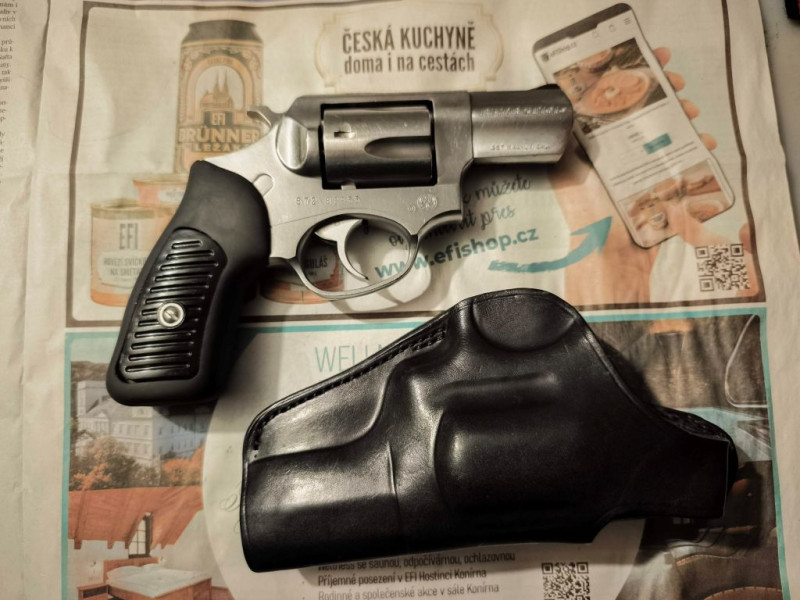 Ruger SP101 + kožené pouzdro KMSaddlery