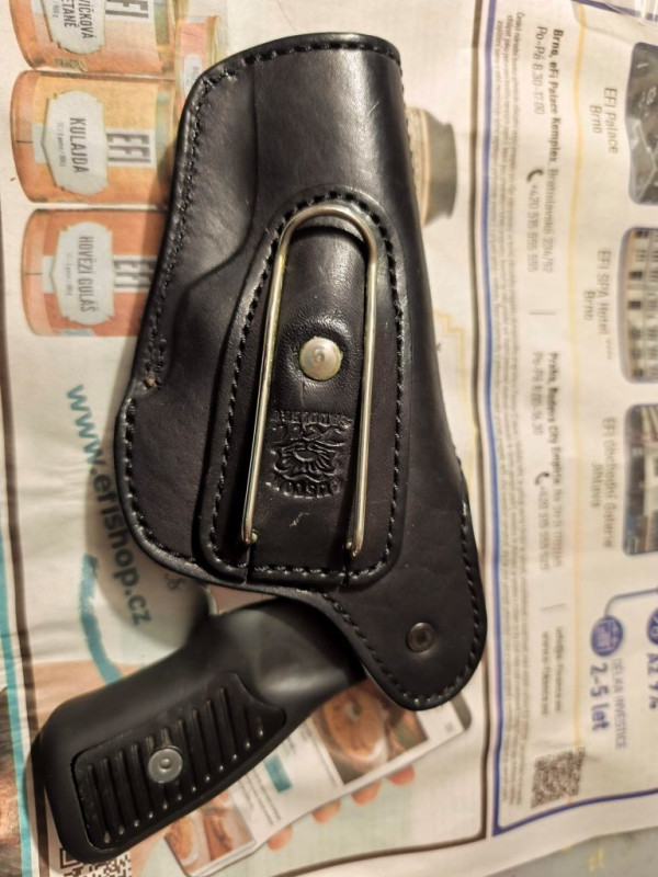 Ruger SP101 + kožené pouzdro KMSaddlery