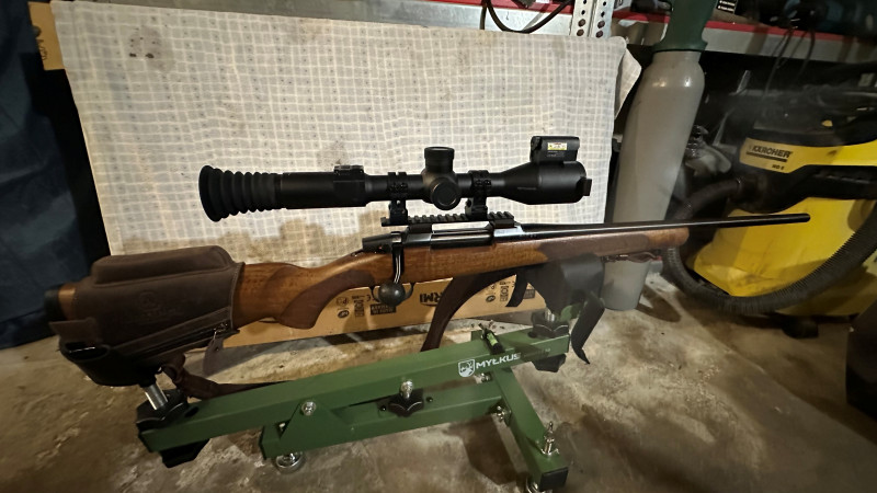 CZ557 30-06 + Pard + střelivo